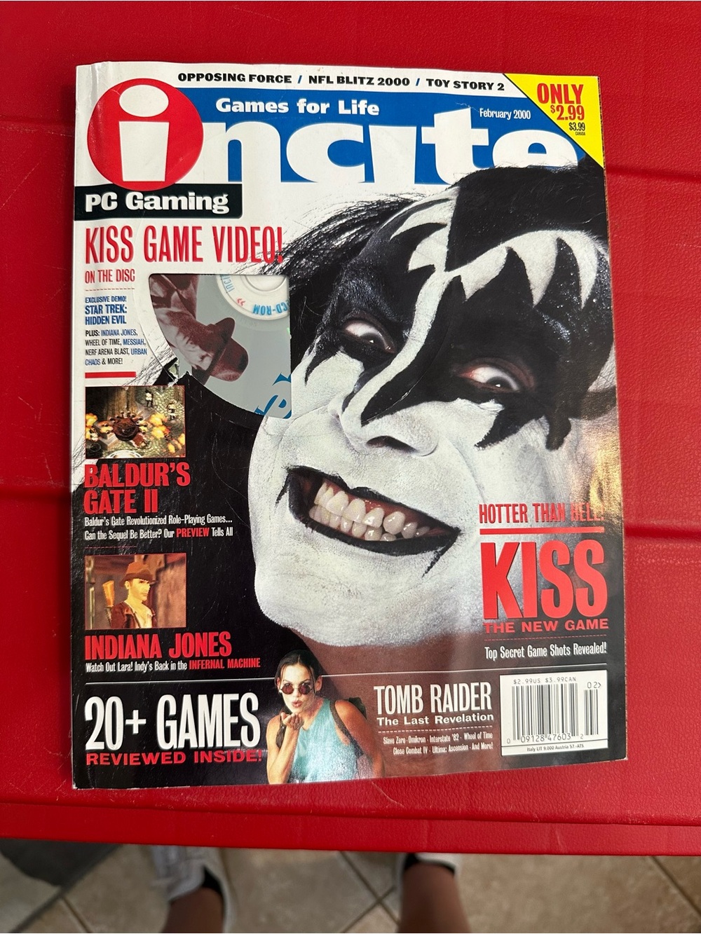 Kiss PC Gaming Magazine Cover with Bold Red Accents
